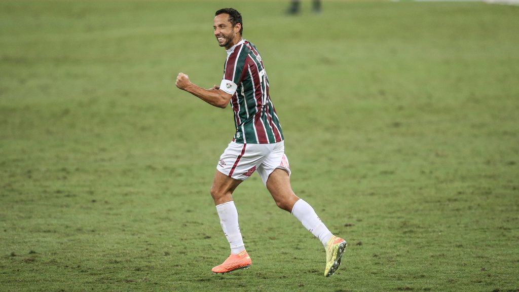 Frenzy Fans: Cops escort Corinthians players to team bus away from angry supporters after Fluminense loss - THE SPORTS ROOM