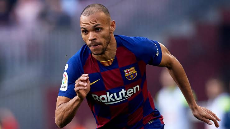 Watch: Barcelona forward Martin Braithwaite stops his car to take selfie with a wheelchaired fan - THE SPORTS ROOM