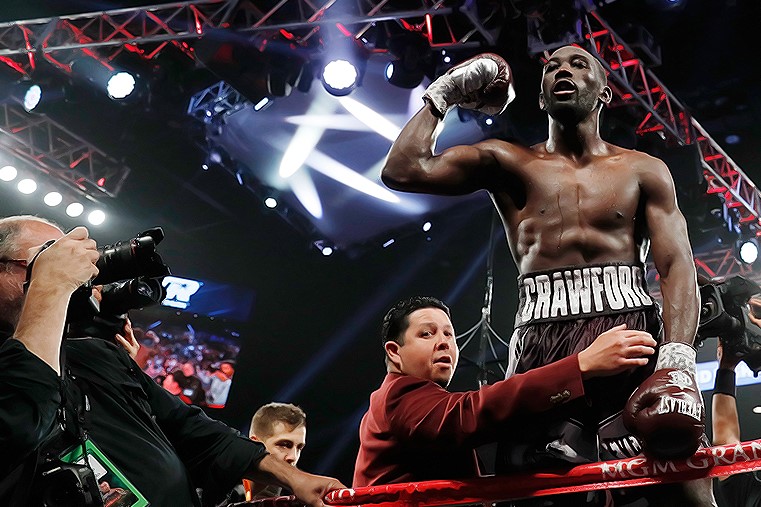 Terence Crawford defends his WBO welterweight title with a 4th round KO to Kell Brook 3 Terence Crawford