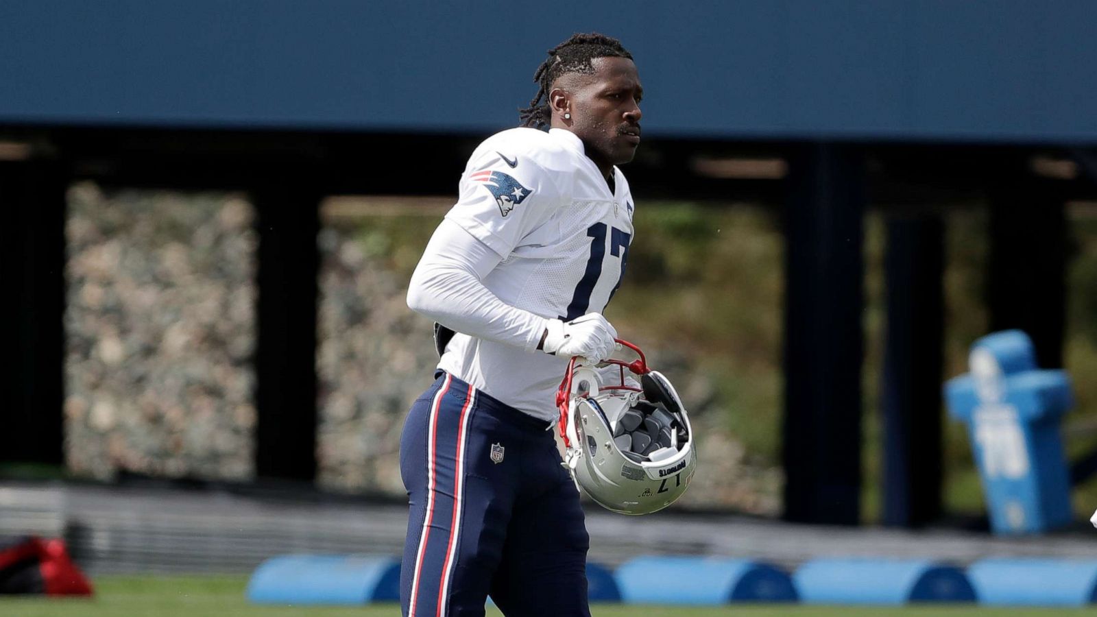 Tom Brady takes in Buccaneers newcomer Antonio Brown as houseguest - THE SPORTS ROOM