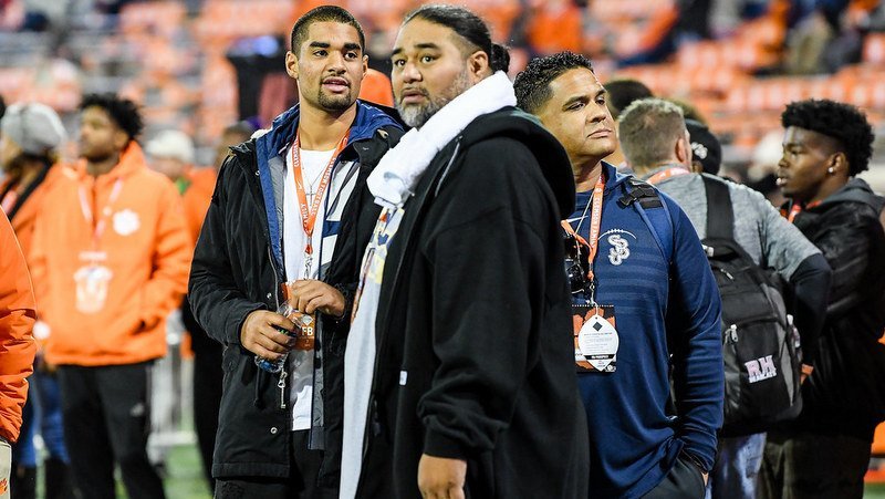 Why has DJ Uiagalelei blocked his dad on Twitter? The Clemson QB has a hilarious reason 3 DJ Uiagalelei