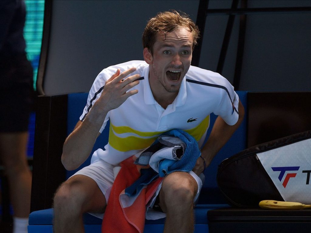 Australian Open 2021: Medvedev survives a scare, Thiem wins a thriller 2 Australian Open 2021: Medvedev survives a scare, Thiem wins a thriller - THE SPORTS ROOM