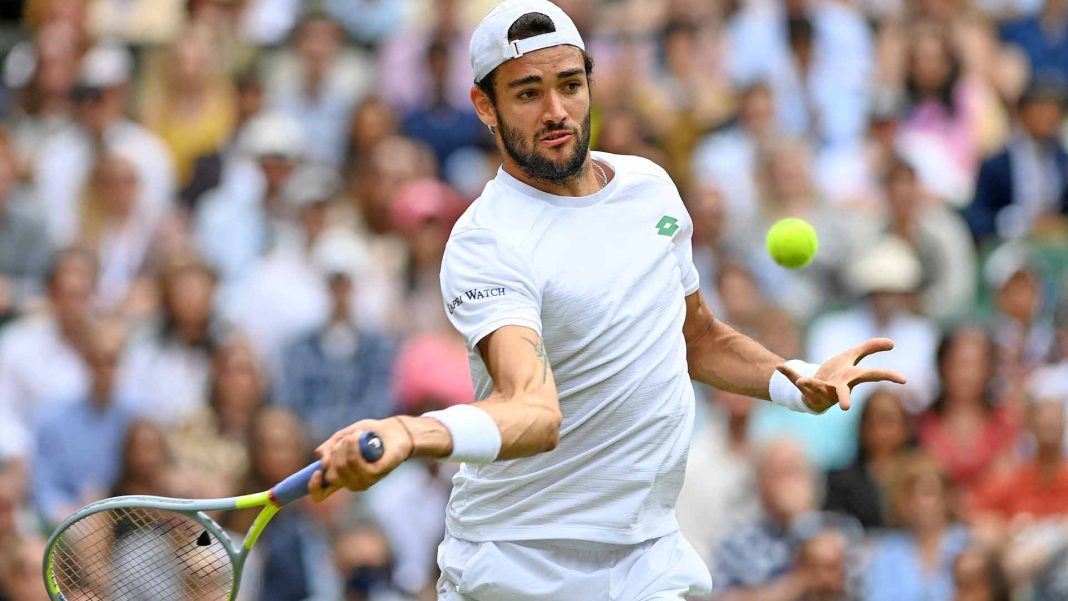 berrettini-wimbledon-2021-final-forehand