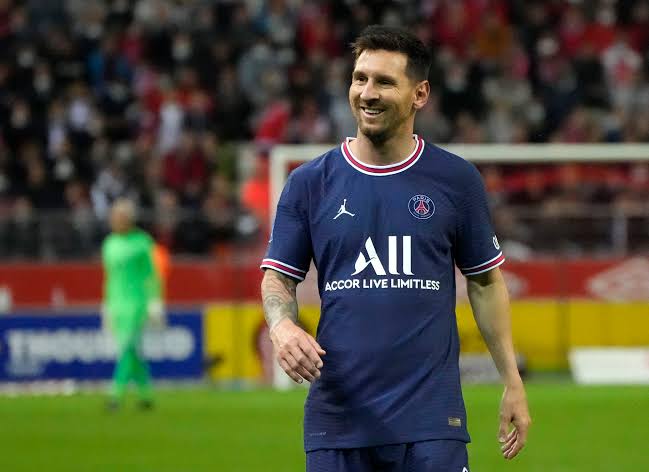 A bone injury keeps Lionel Messi off the field, Marco Verratti returns 2 Messi