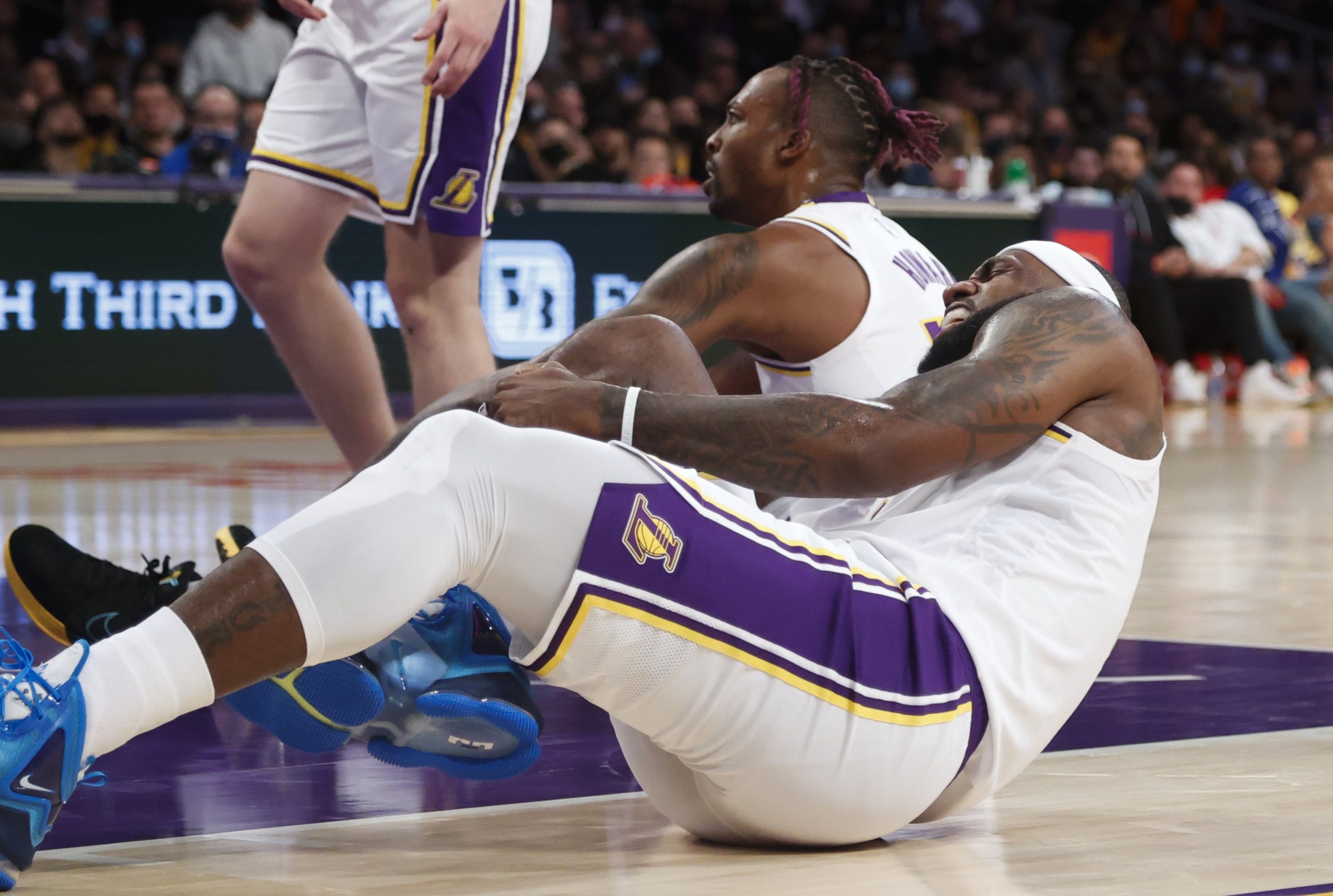 LeBron James hopes to be fit to face Spurs after blow to ankle 