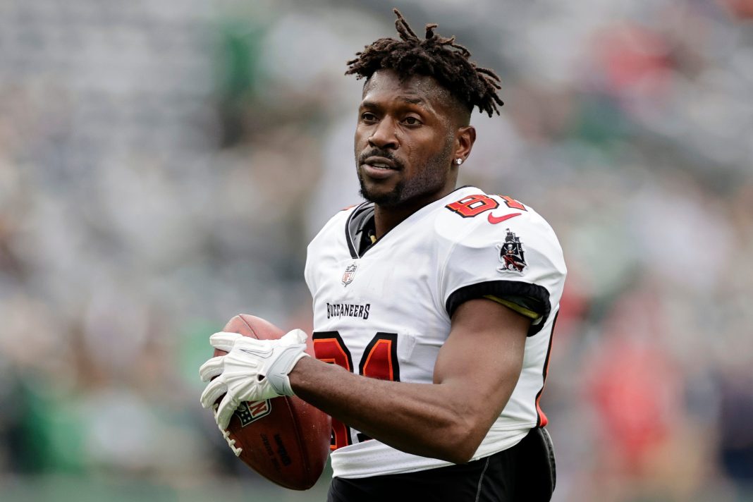 22b9cec7-02a2-4b7b-b568-fafd5778be72-AP_Buccaneers_Jets_Football Antonio Brown