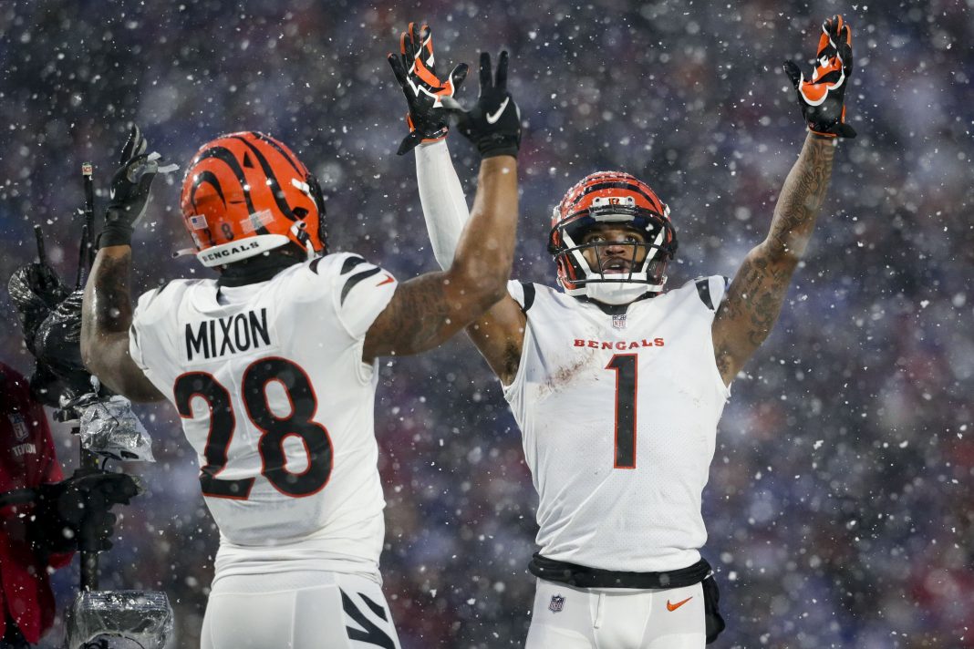 Tips on Predicting the NFL Tips on Predicting the NFL