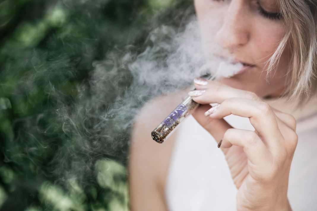 Electronic Cigarettes for Beginners: A Comprehensive Guide Electronic Cigarettes for Beginners: A Comprehensive Guide