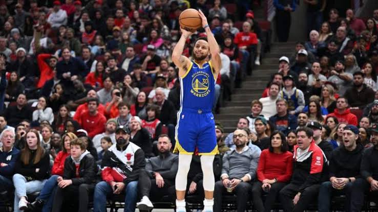 Stephen Curry issues challenge to Sabrina Ionescu