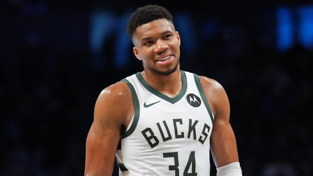 4 Giannis Antetokounmpo scans QR code on his cell phone for free chicken wings