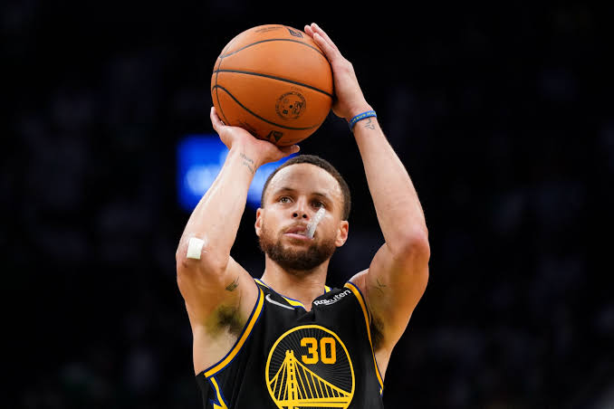 Stephen Curry aims to take back the scoring record 