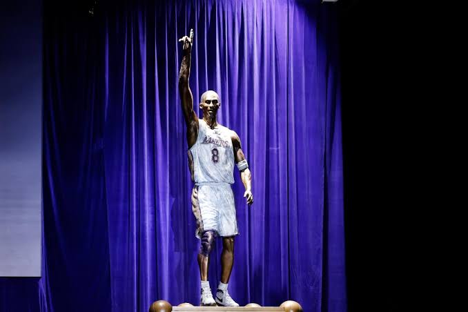 Paul Heyman relates Kobe Bryant's statue to acknowledging Roman Reigns