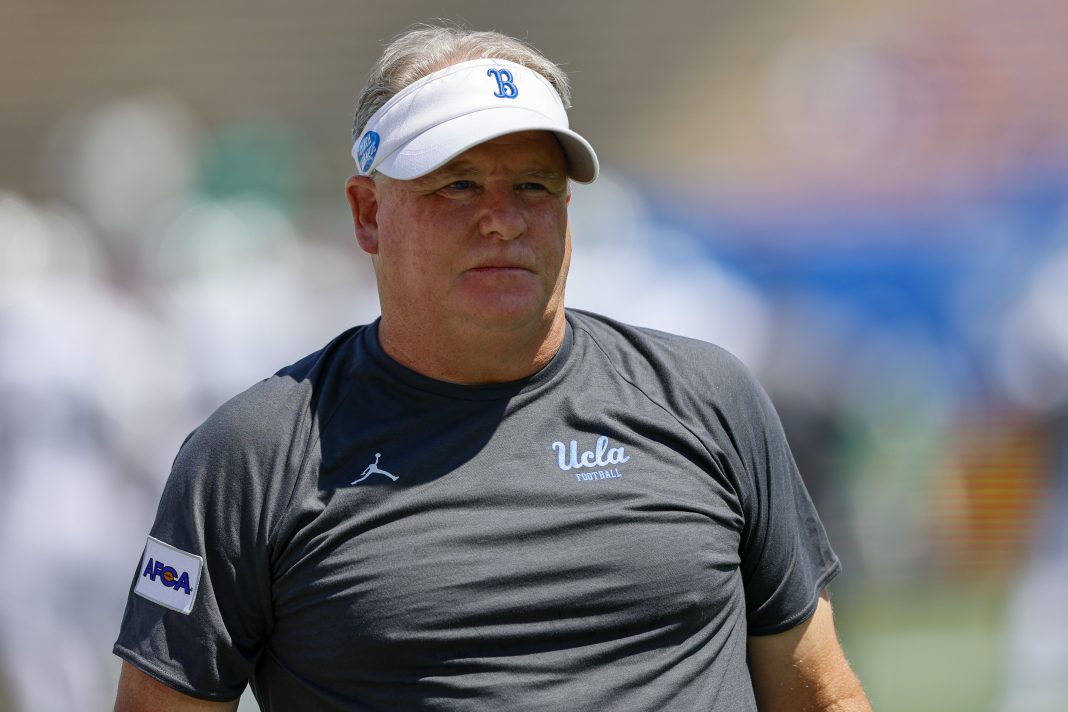 COLLEGE FOOTBALL: AUG 28 Hawaii at UCLA Chip Kelly