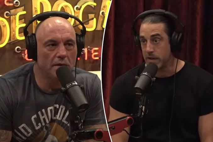 Joe Rogan discusses the COVID-19 vaccine with Aaron Rodgers