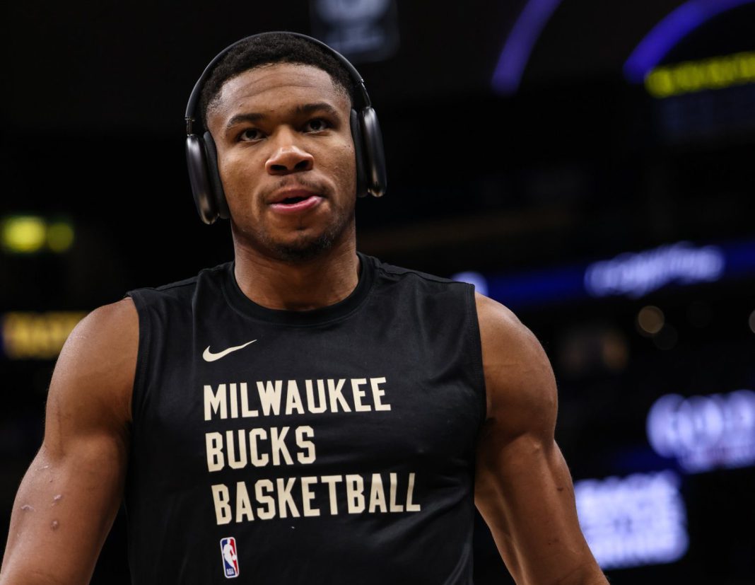 F8IIK0cXsAAGWY5 Giannis Antetokounmpo