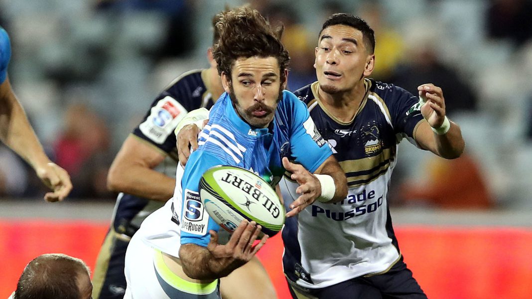 Canberra, Australia. 30th Apr, 2017. April 30th 2017,Canberra, Australia; Super Rugby Match; Brumbies versus Blues; Billy Guyton gets the ball back inside to Blake Gibson Credit: Action Plus Sports Images/Alamy Live News Billy Guyton