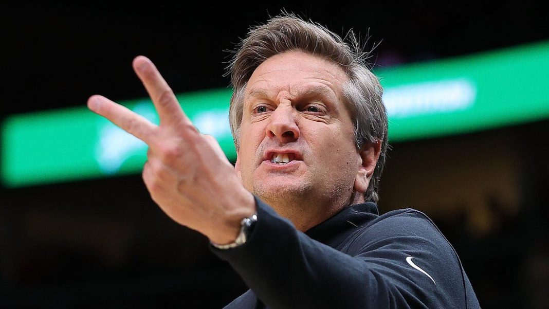 FN1kFVMVsAApmcv Timberwolves' Coach Chris Finch Suffers Potential Torn Patellar Tendon in Sideline Collision