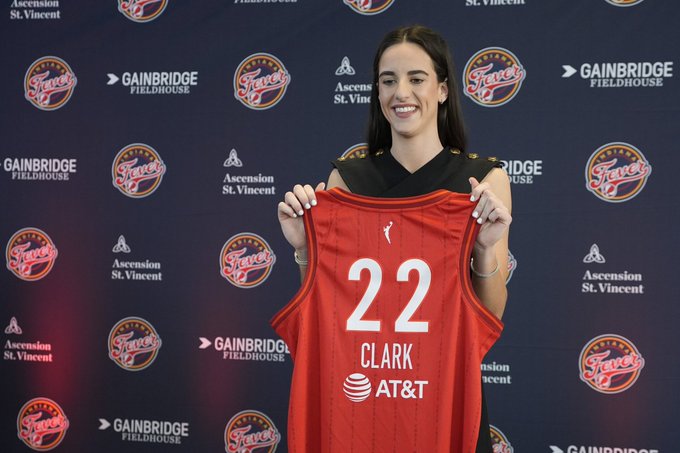 Caitlin Clark is Becoming a Pop Cultural Phenominun - Will this Boost Help the WNBA Become Self Sufficient? - THE SPORTS ROOM