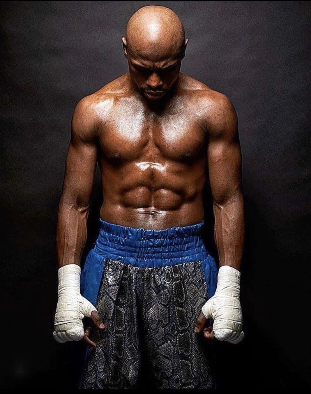 EKCLLjpU8AA0D4Z Floyd Mayweather No Longer Ownes a NASCAR team - All you need to know