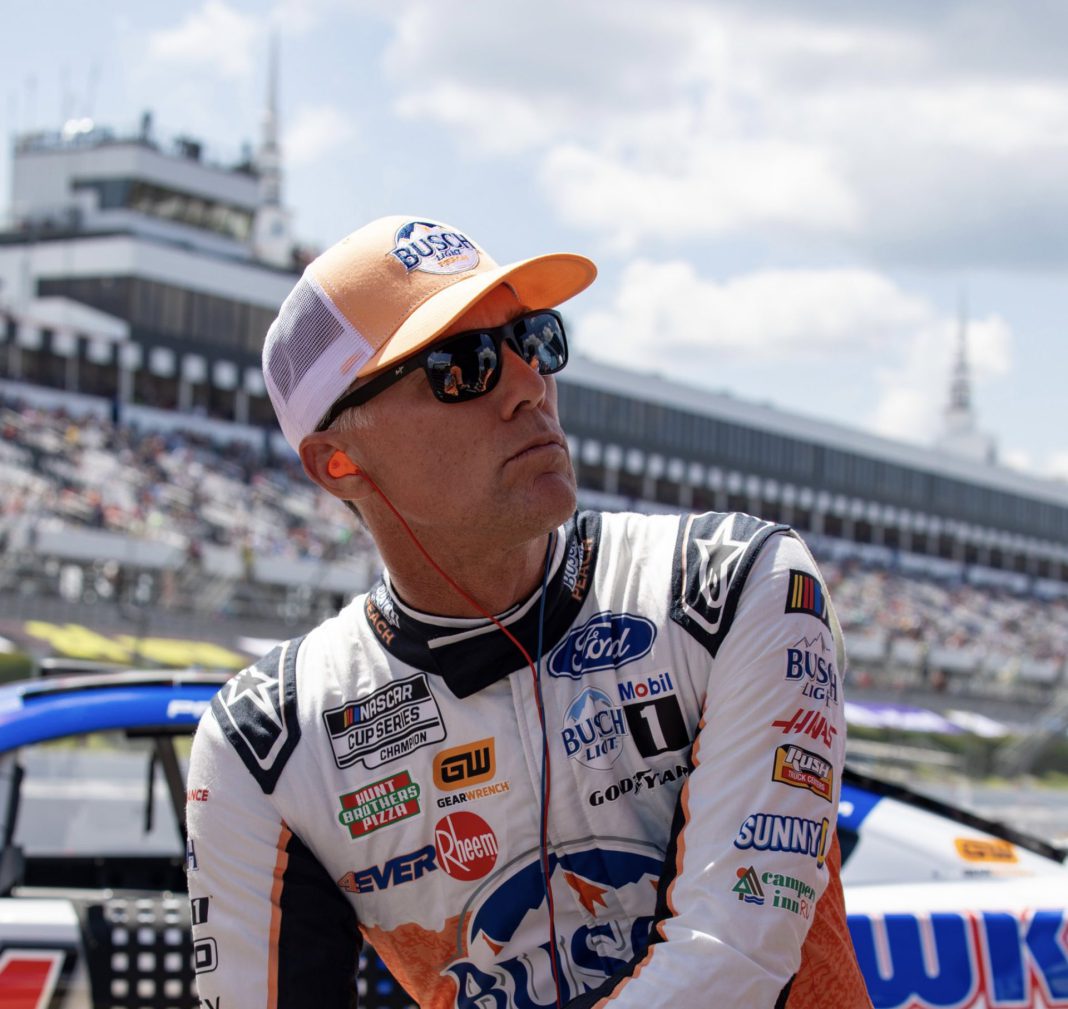 F1vP8TXWIAASUiT Kevin Harvick
