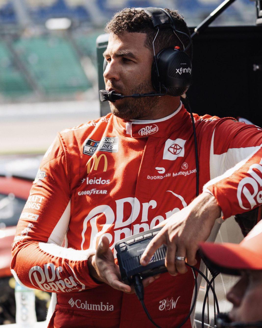 Fvi2uDGWYAgODQ_ Bubba Wallace