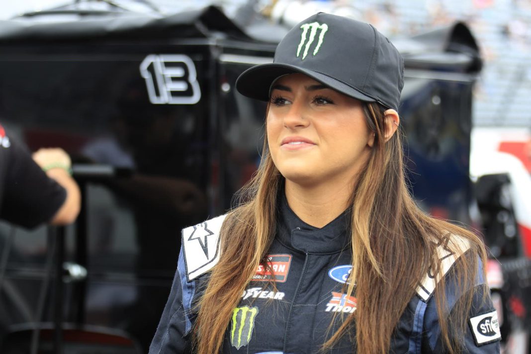 FxJejRSXwAcRA35 Hailie Deegan
