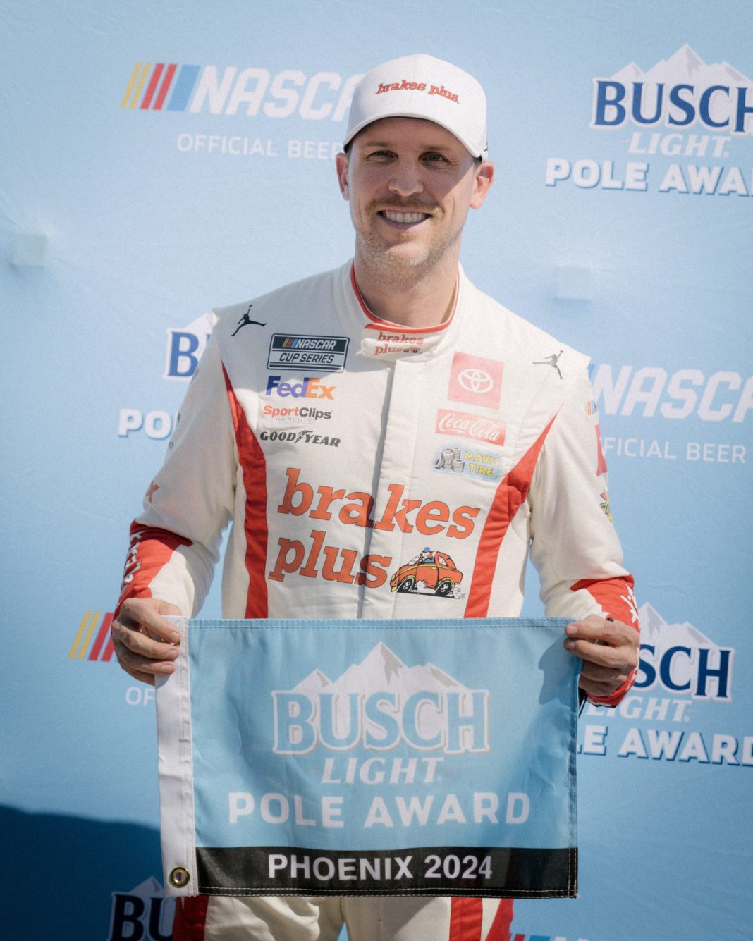 GIQydQhbQAALeUc Denny Hamlin