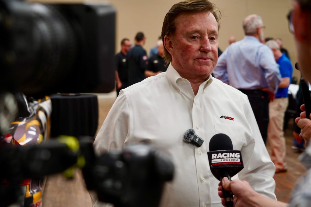 GL9cagiWwAIOc3x Richard Childress