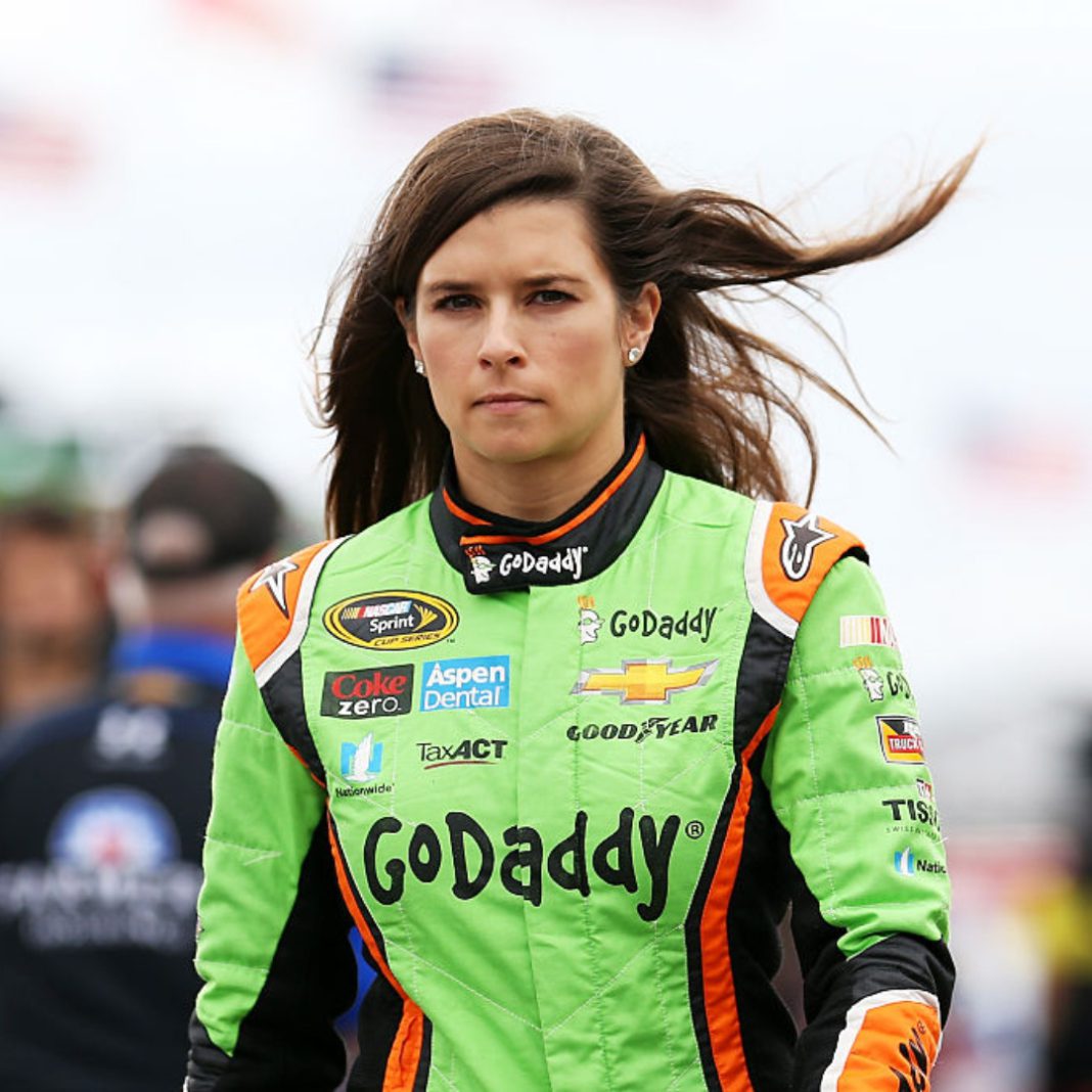 GMVH42kXUAAuZsk Danica Patrick