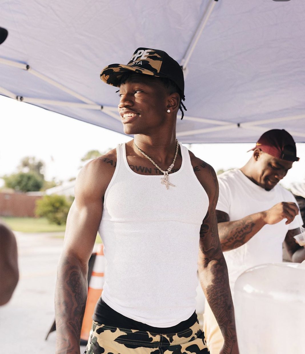 GMcqh-aXYAAyjR1 Lamar Jackson Gets Flirty (Accidentally): Teases Ravens Teammate Zay Flowers with