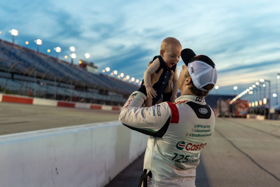 GNeGYc_X0AEqxFJ brad keselowski