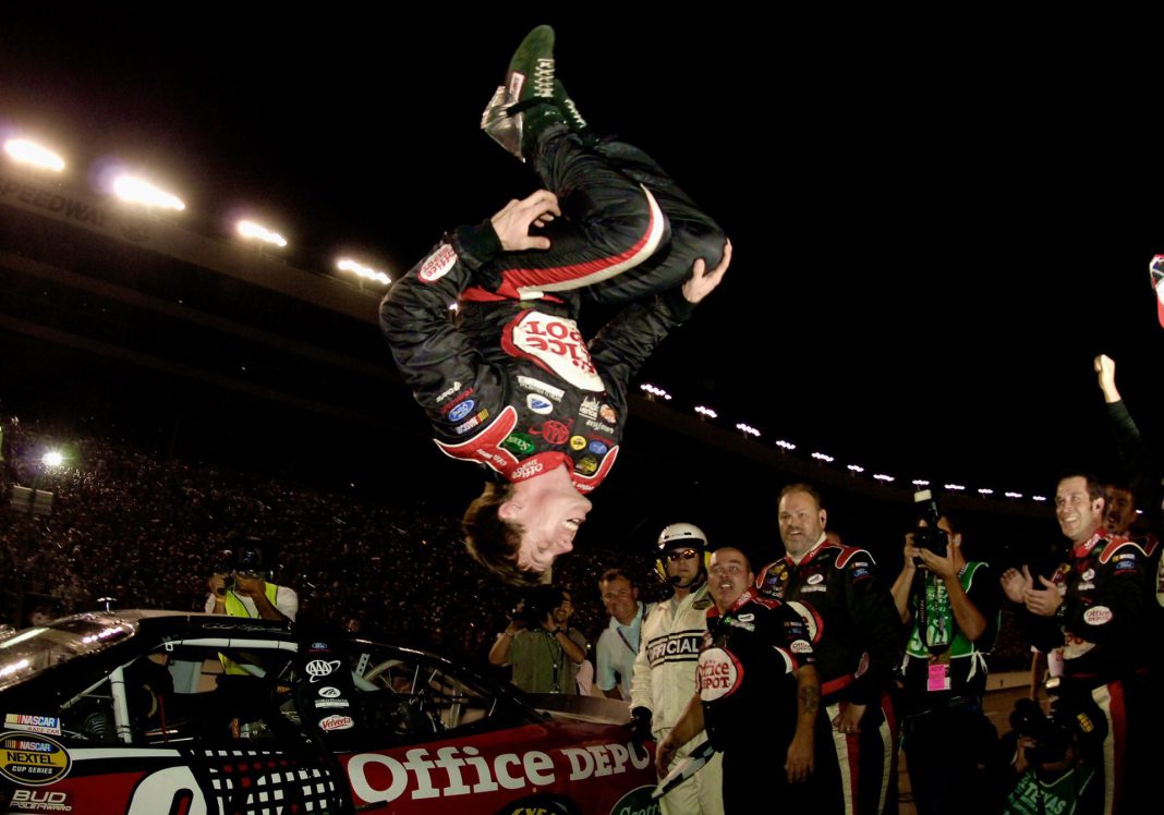 GOIhDRsXIAAPvxO Carl Edwards