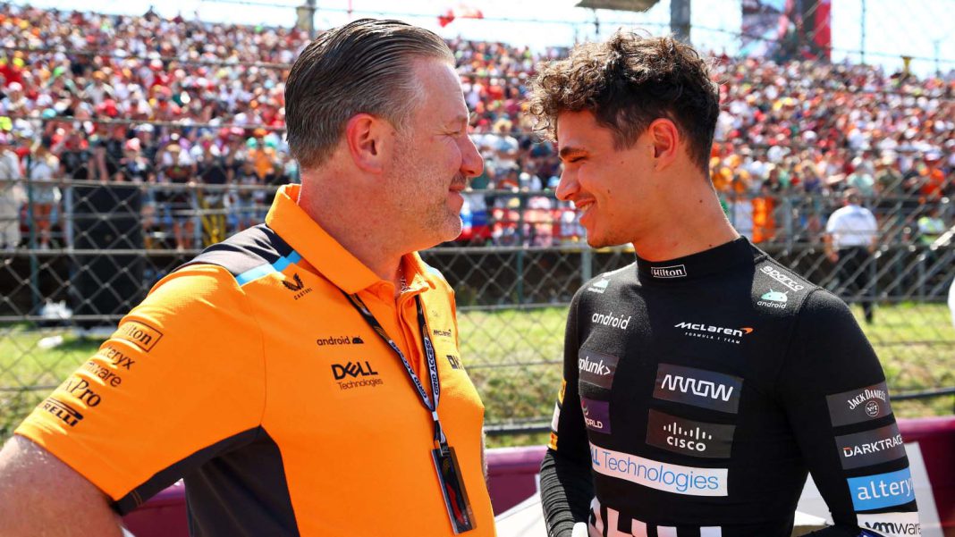 lando-norris-zak-brown-mclaren-grid-planetf1 Zak Brown McLaren