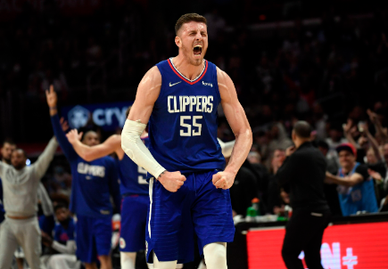 Isaiah Hartenstein Admits He Cannot Guard Robin Lopez- "If Robin Lopez is in the game, it’s not going to be good” 2 Isaiah Hartenstein Admits Struggles Guarding Robin Lopez: A Candid Confession