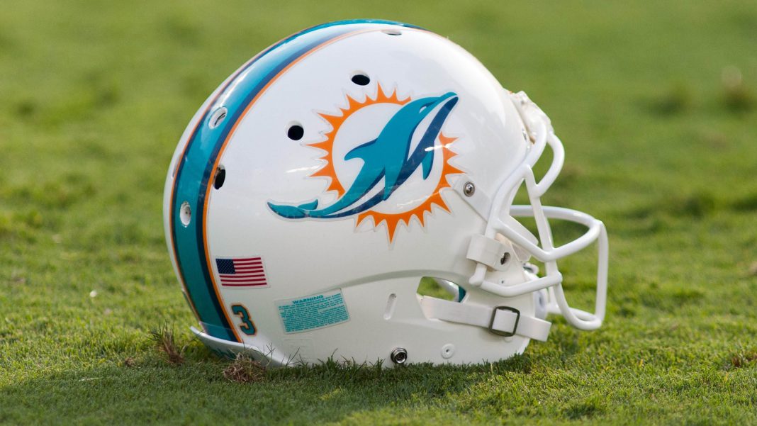 miami-dolphins-helmet